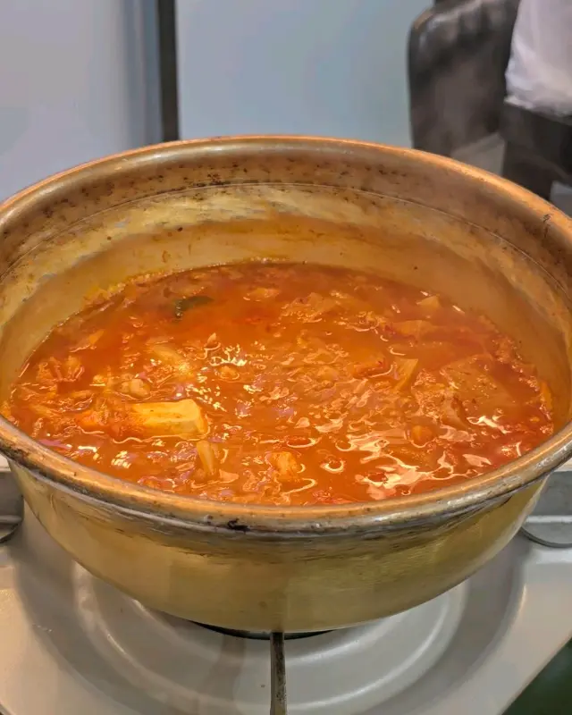 김치찌개의 클로즈업 사진
