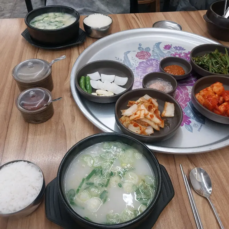 깔끔하게 포장된 밀키트