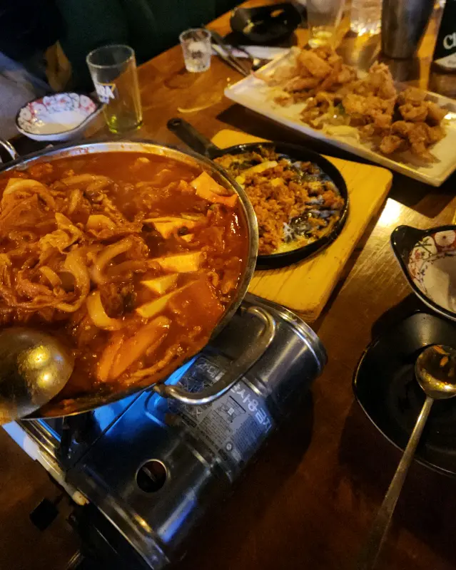 현명포차 내부 모습