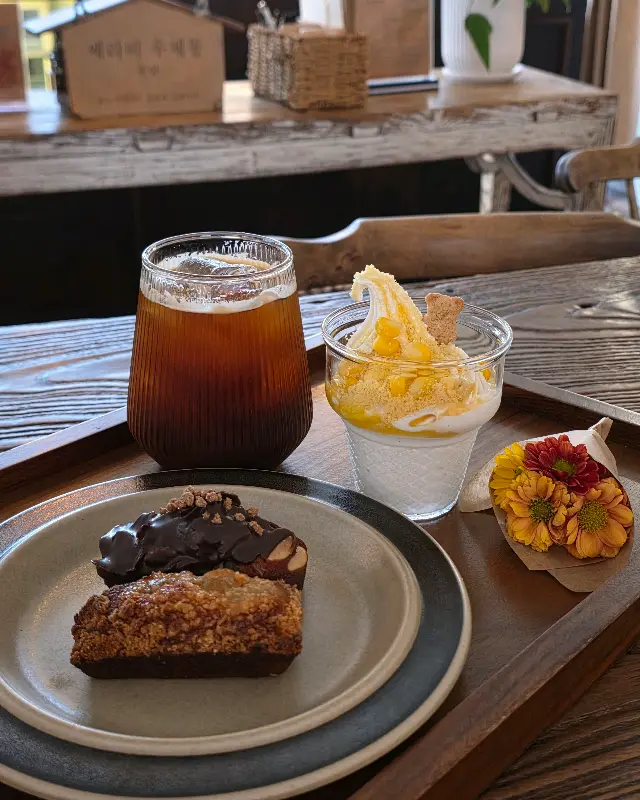 옥수수 아이스크림과 아메리카노