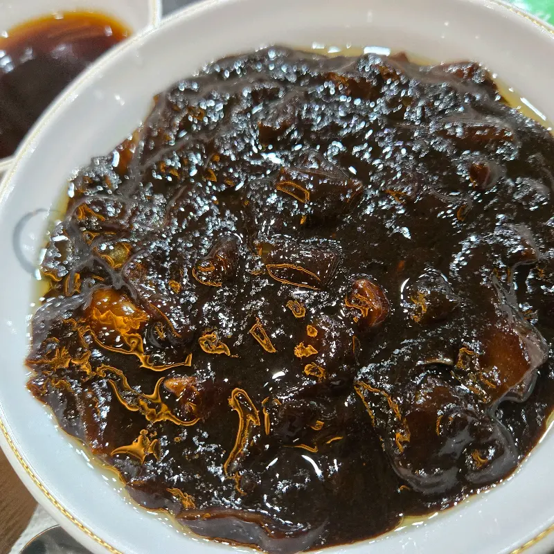 윤기가 자르르 흐르는 짜장 소스