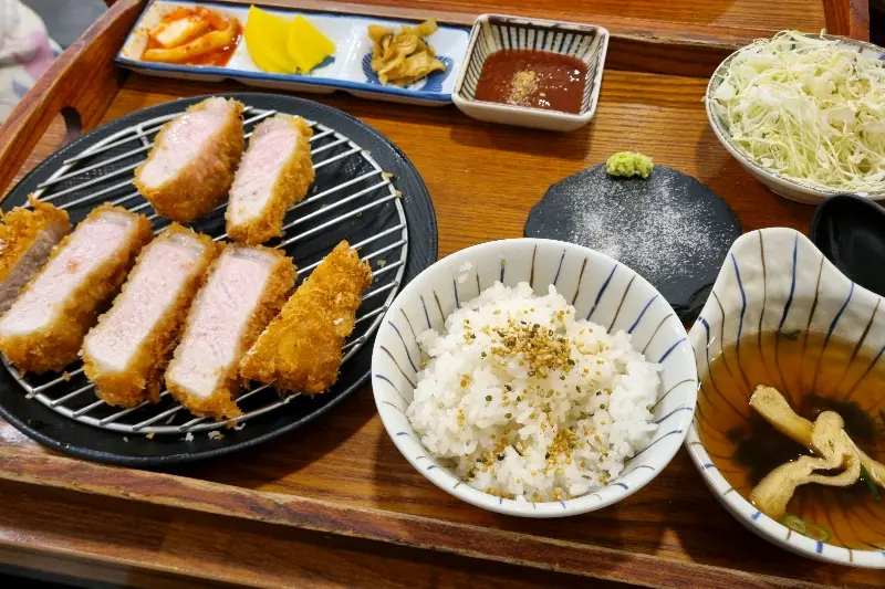 유일한 식탁 등심카츠 한상차림