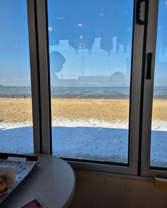 창밖으로 보이는 바다