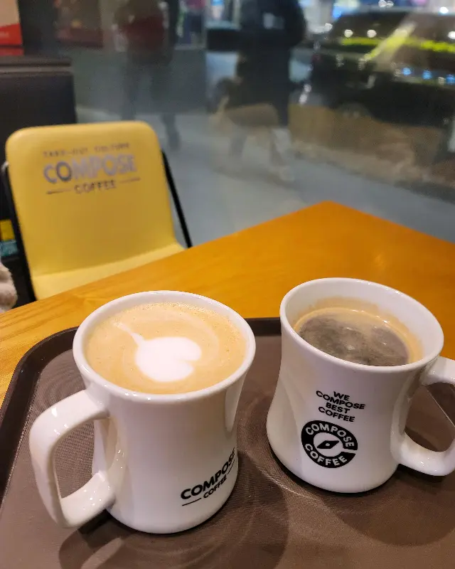 컴포즈커피의 아메리카노와 라떼