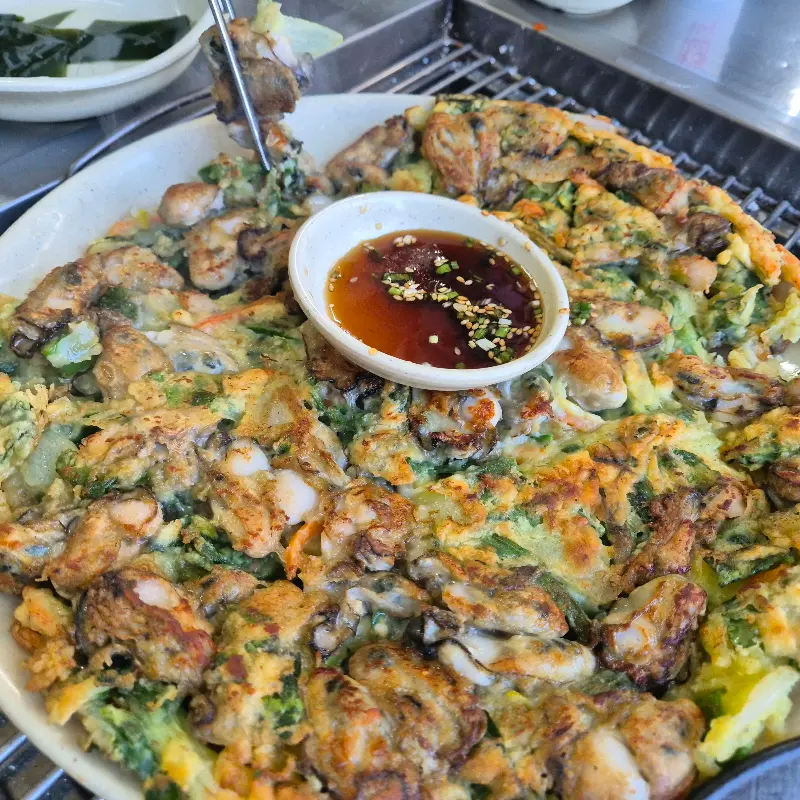 굴이 듬뿍 들어간 굴파전