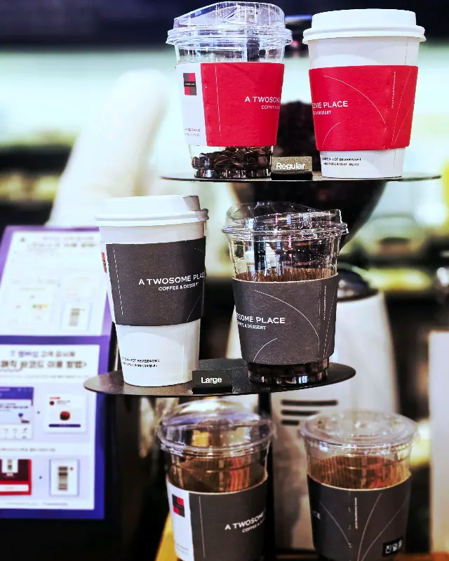 투썸 음료 진열대