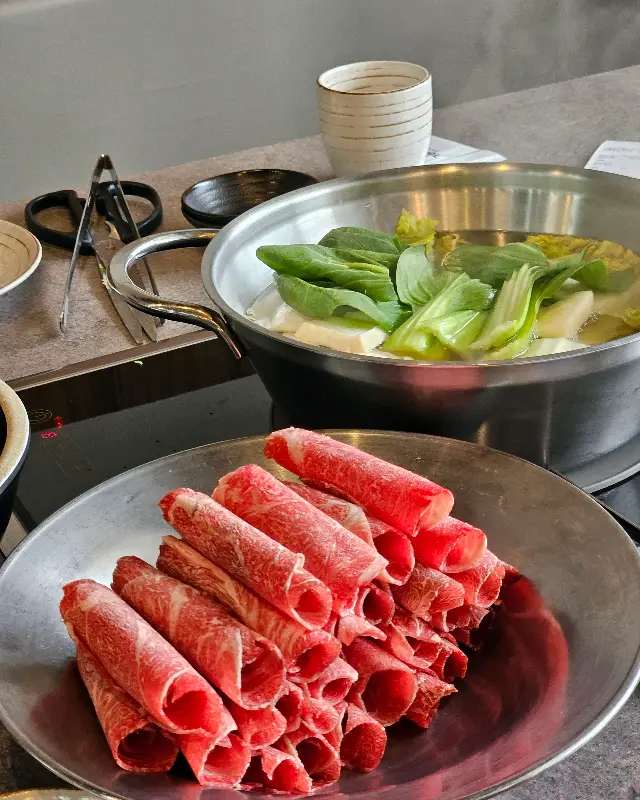 샤브샤브 한 상 차림