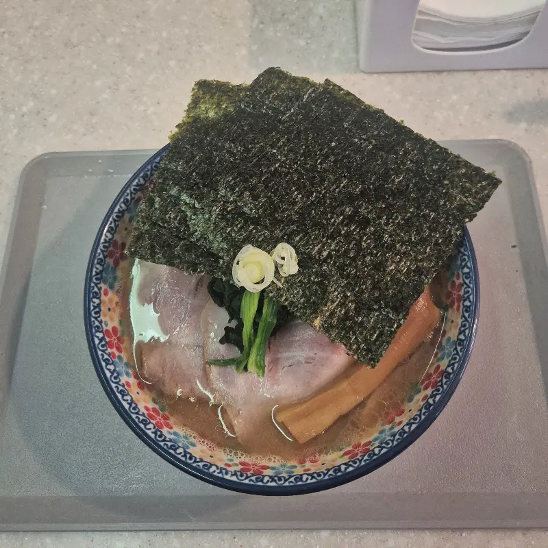 김이 모락모락 나는 라멘