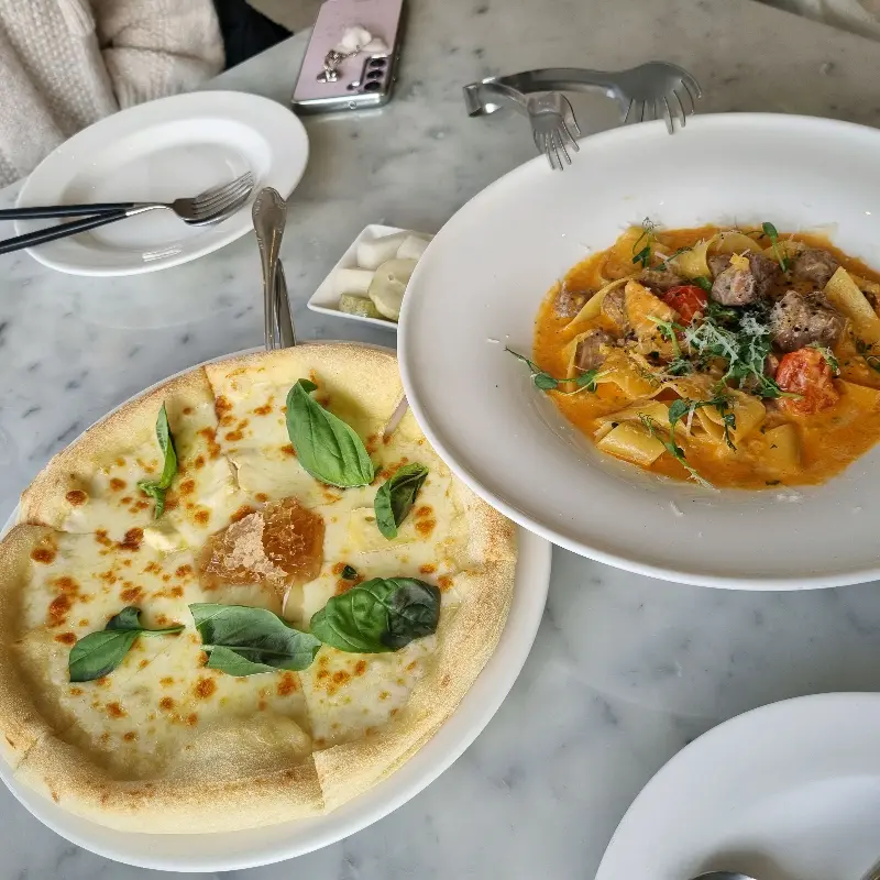 레알 벌집꿀 고르곤졸라 피자, 토마토 파스타