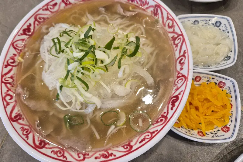 쌀국수와 곁들임 메뉴