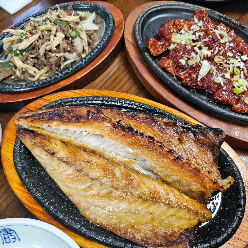 상다리가 부러질 듯한 한 상 차림