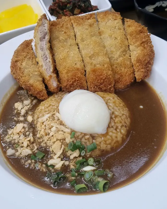 카레와 돈까스의 완벽한 조화