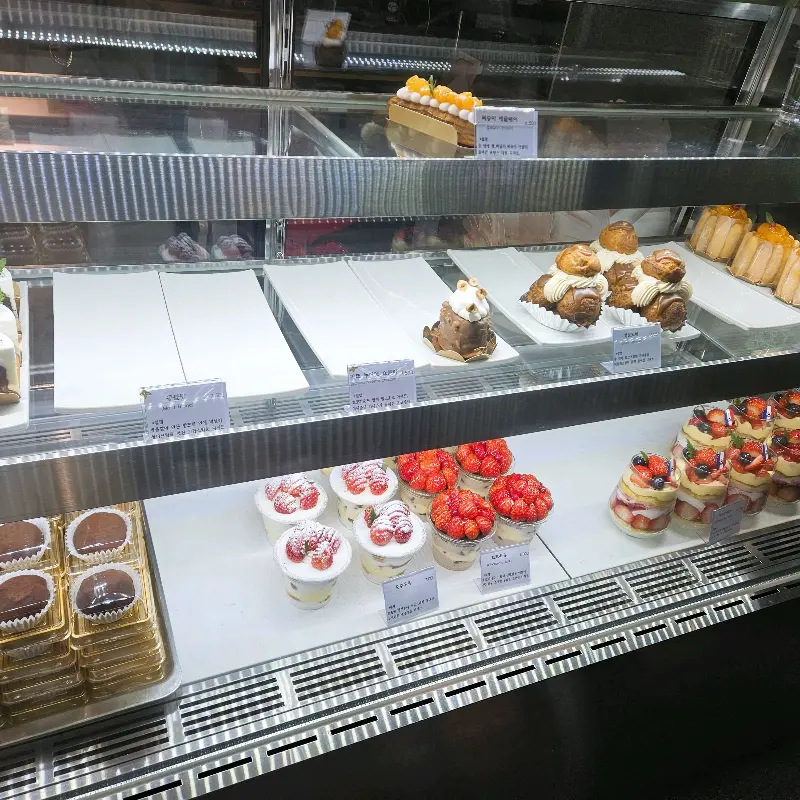 디저트를 기다리는 사람들