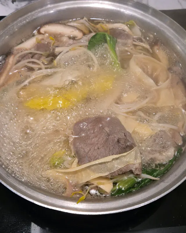 보글보글 끓는 샤브샤브