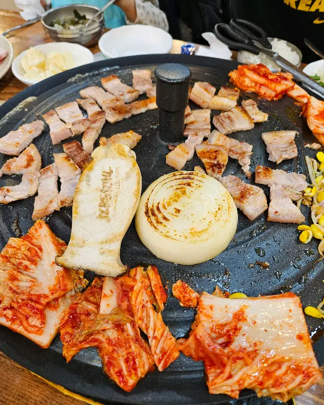 김치와 함께 구워먹는 고기