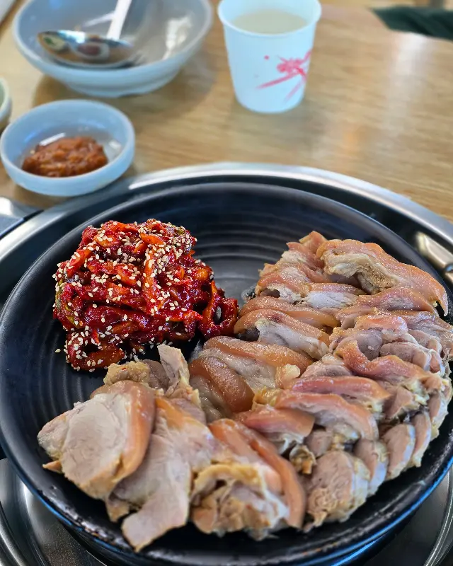 수육과 곁들여 먹기 좋은 무김치