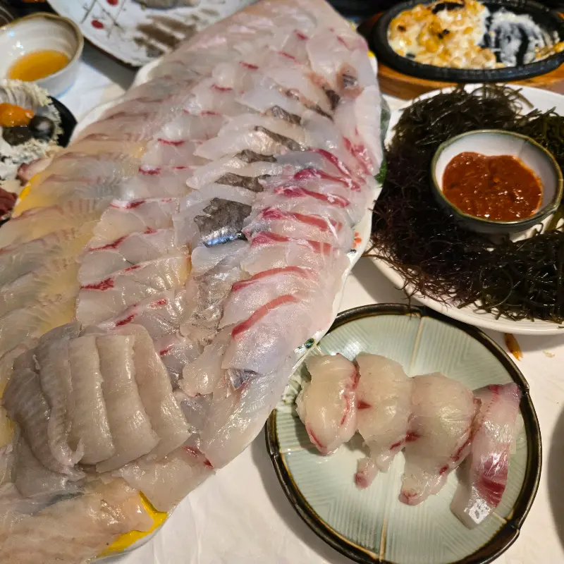 대방어 한 접시