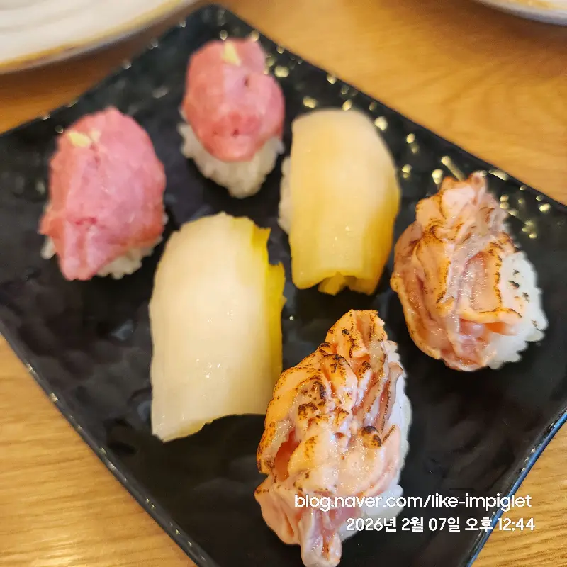 다양한 종류의 초밥을 맛볼 수 있는 은행골