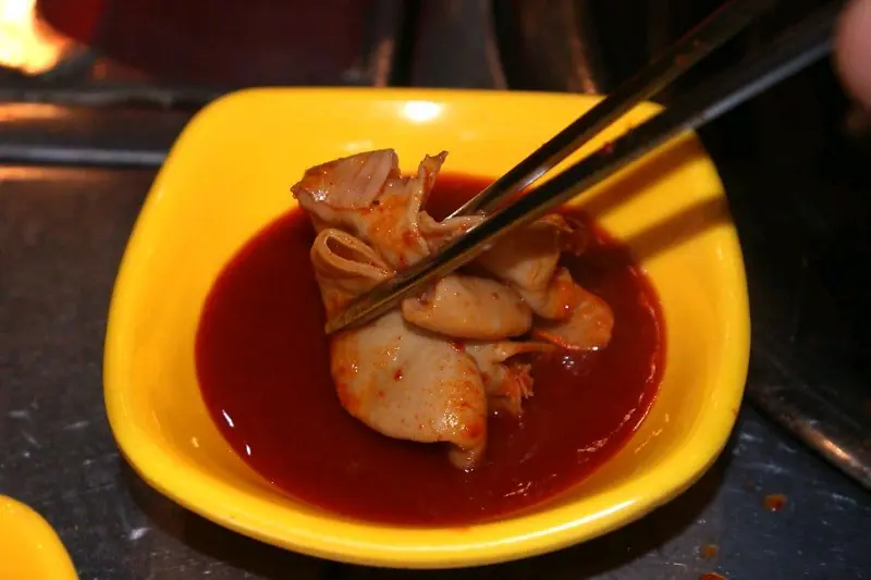 다양한 쌈 채소와 소스