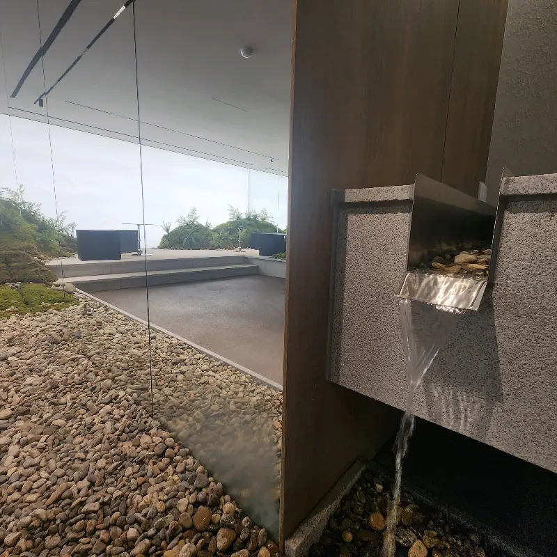 카페 외부 테이블