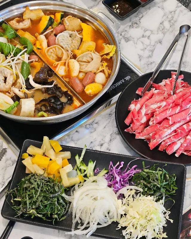 샤브샤브와 신선한 야채, 고기