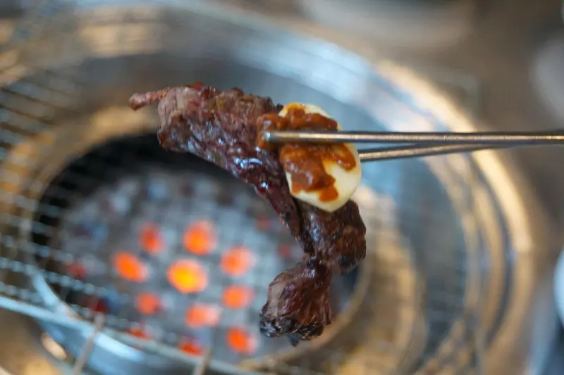 잘 익은 한우 한 점