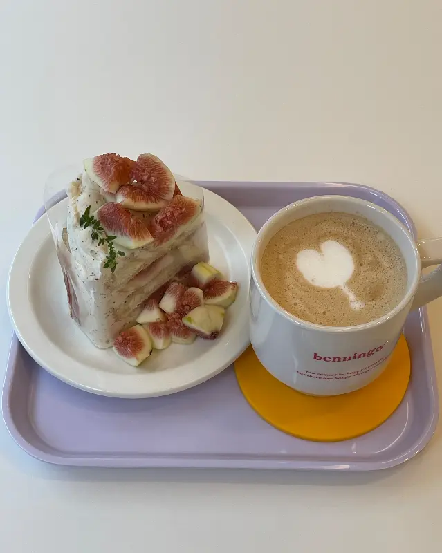 무화과 얼그레이 케이크와 카페 라떼