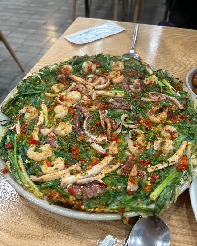 해물파전의 푸짐한 비주얼