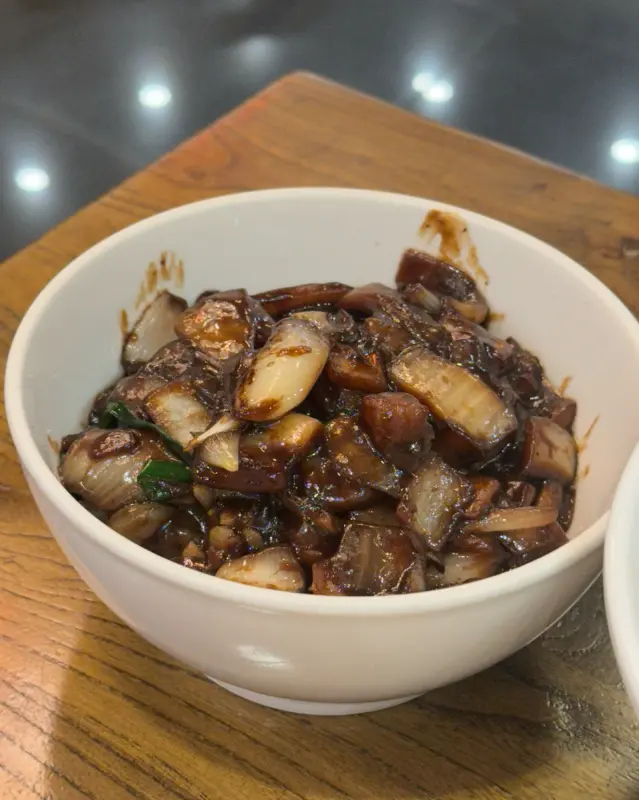 윤기가 흐르는 짜장 소스