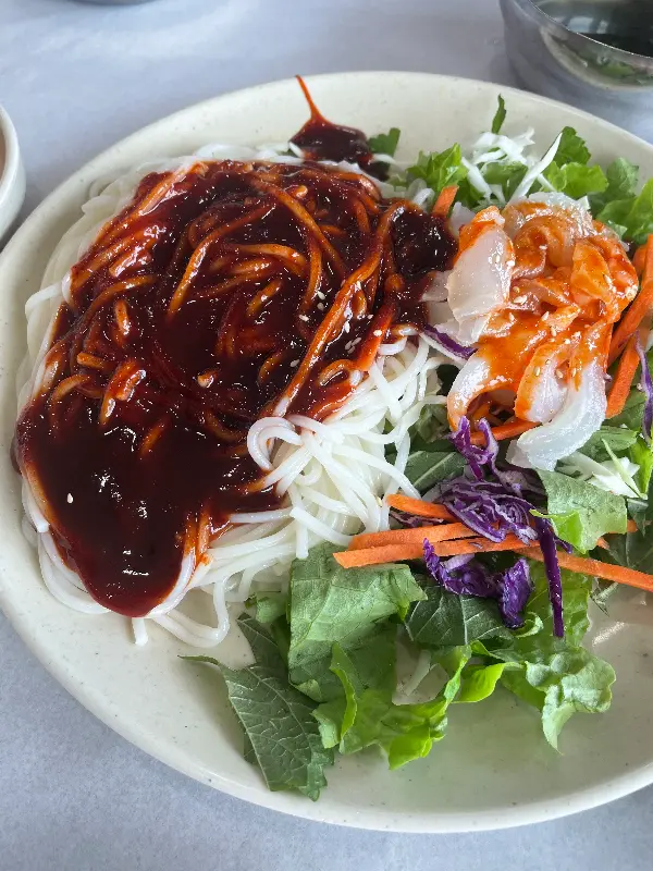 매콤달콤 김치말이국수