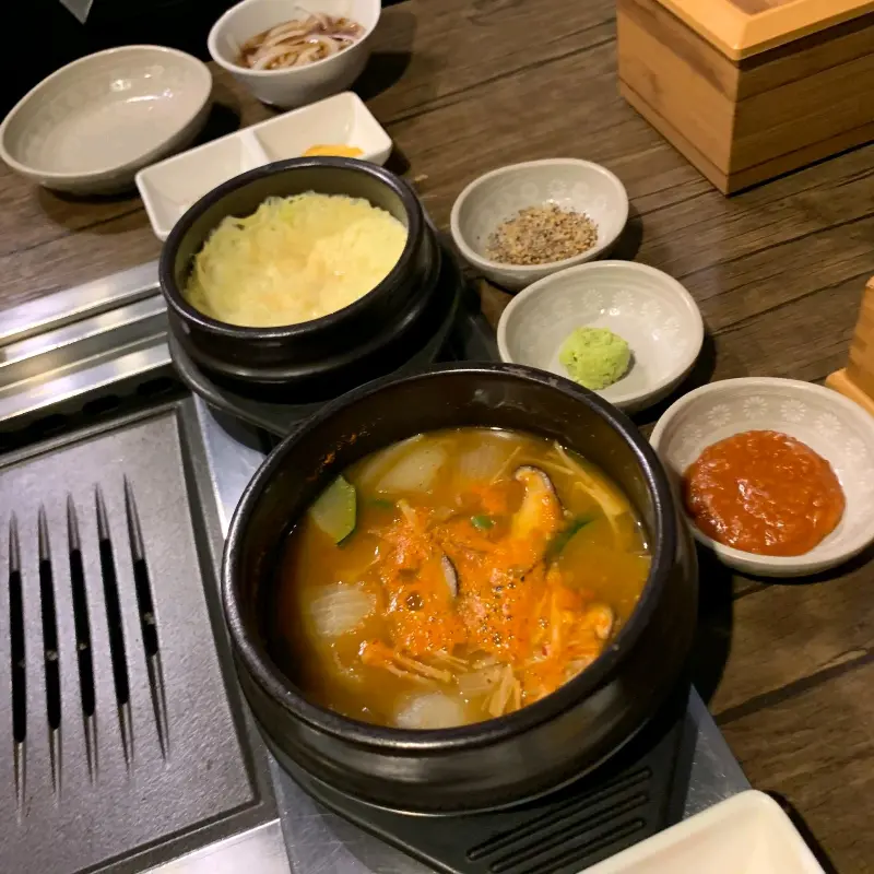 기본으로 제공되는 된장찌개와 계란찜