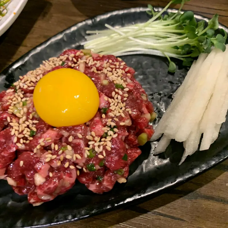 신선함이 살아있는 육회