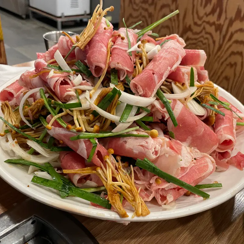 푸짐한 황금버섯 오리불고기