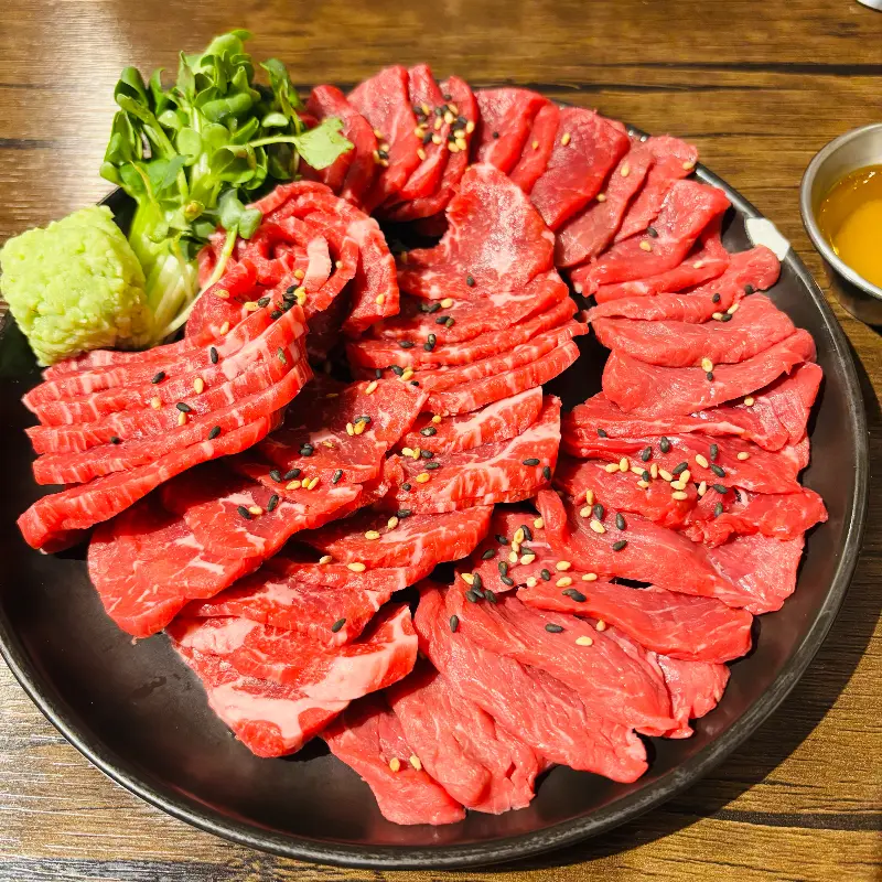 윤기가 흐르는 육회