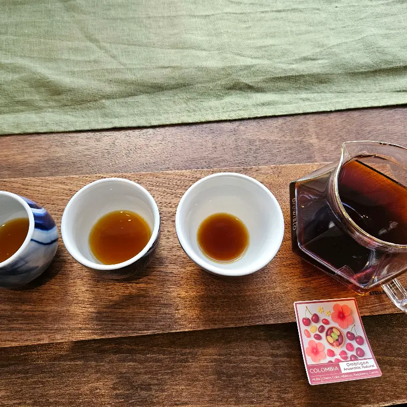 다양한 잔에 담겨 나오는 커피