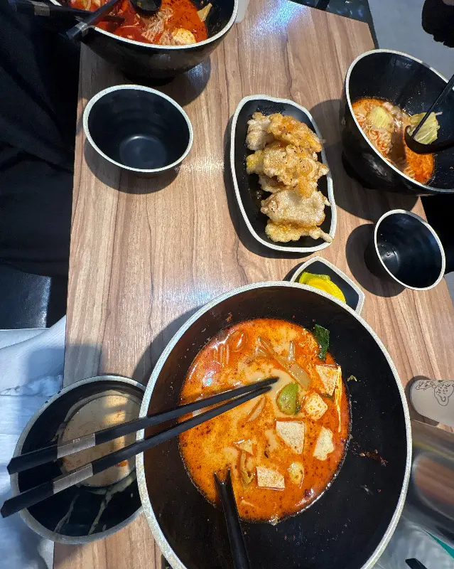 마라탕과 꿔바로우 한 상 차림