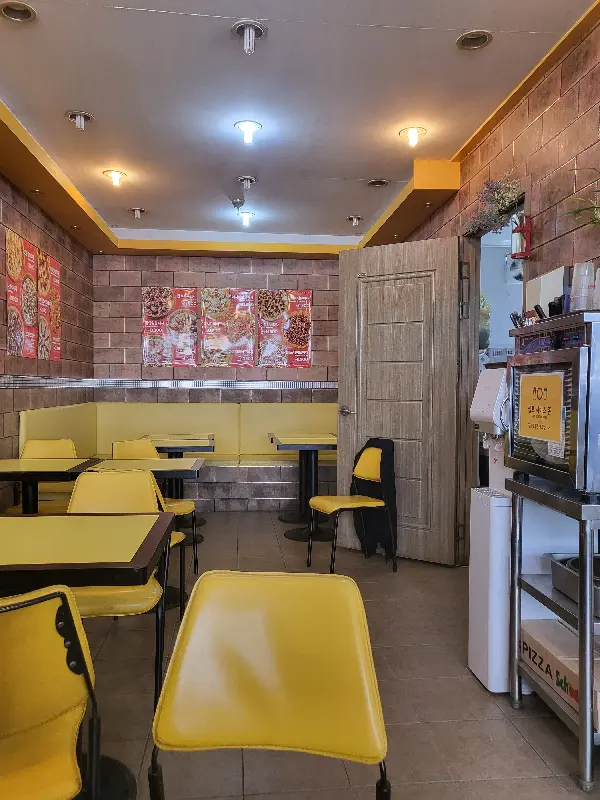 깔끔한 매장 내부