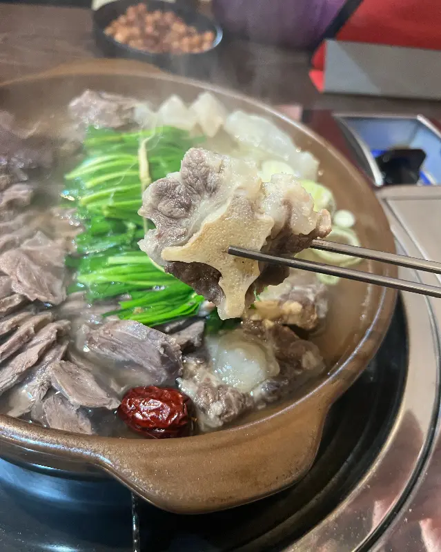 황해수육의 따뜻한 국물