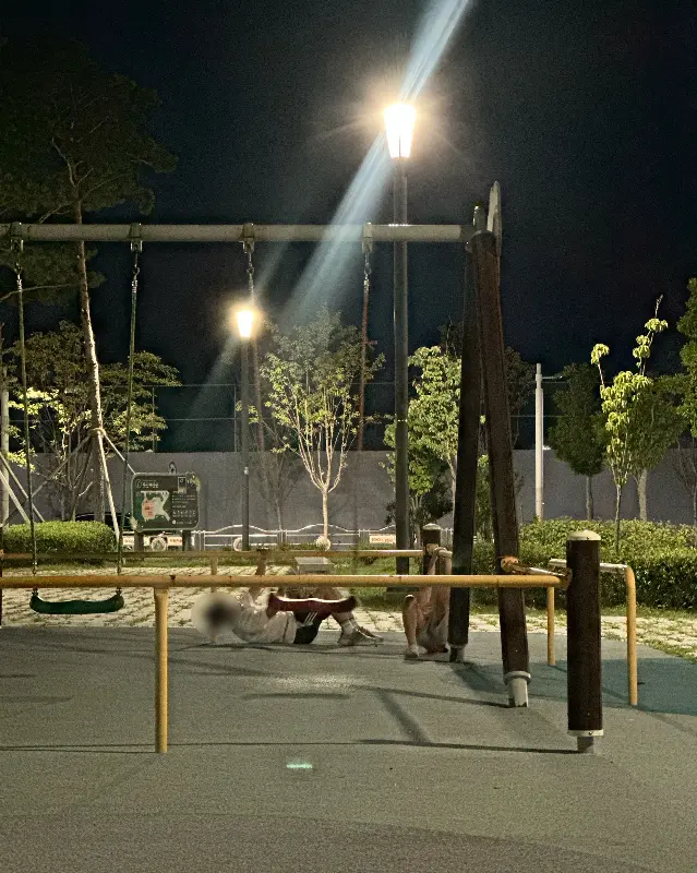 밤에도 빛나는 놀이터