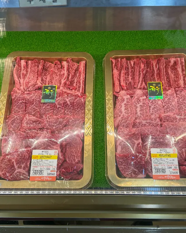 식육식당처럼 운영되는 1층 정육 코너