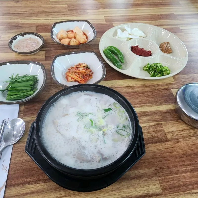 돌탄순댓국 기본 반찬 세팅