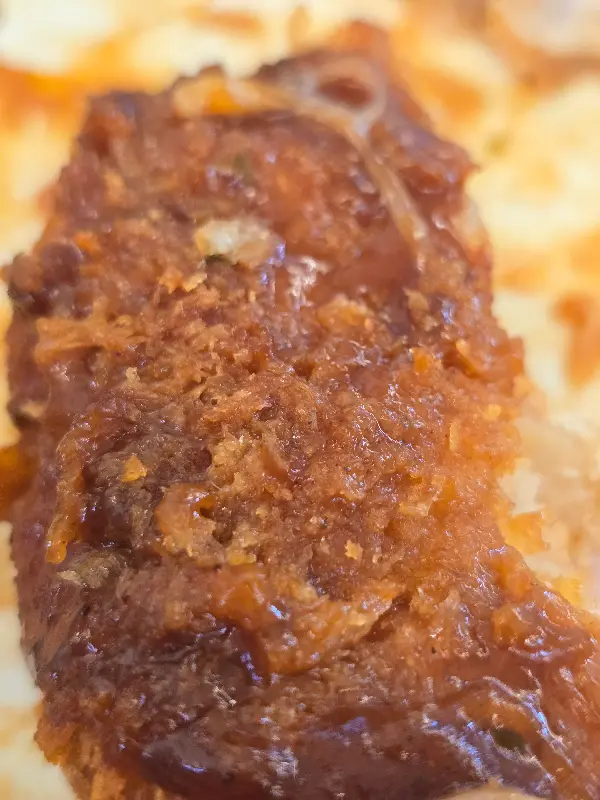 바삭하게 튀겨진 돈까스 튀김옷