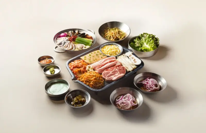 회와 곁들임 메뉴들