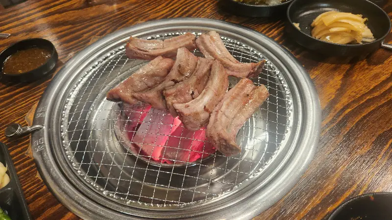 숯불에 구워지는 쪽갈비
