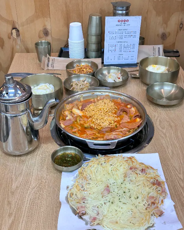 푸짐한 부대찌개