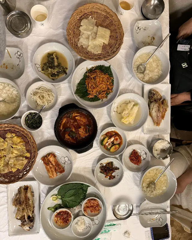 정갈하게 차려진 한 상 차림