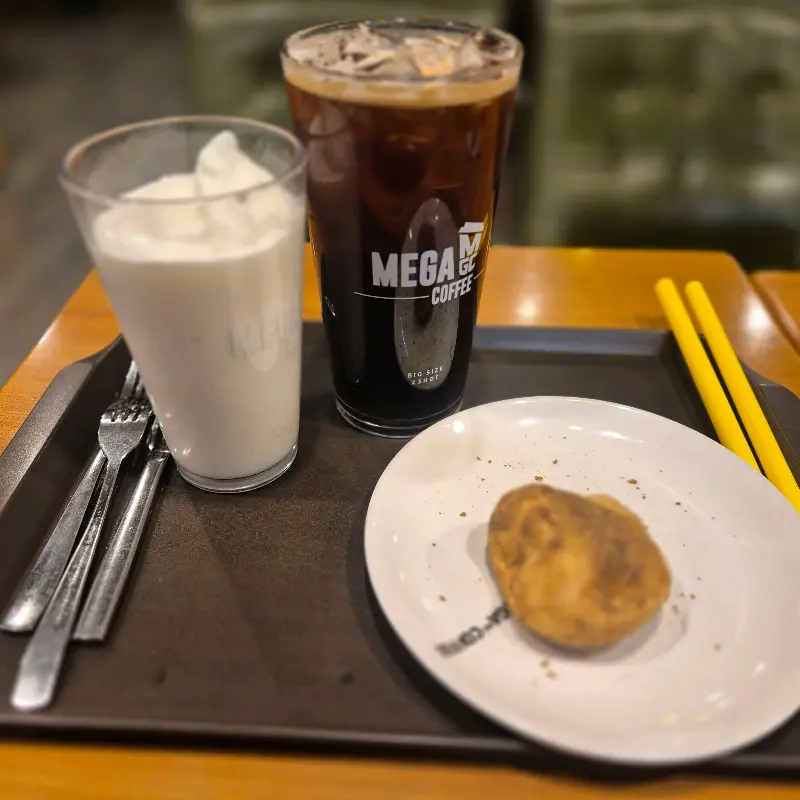 메가커피 음료와 디저트