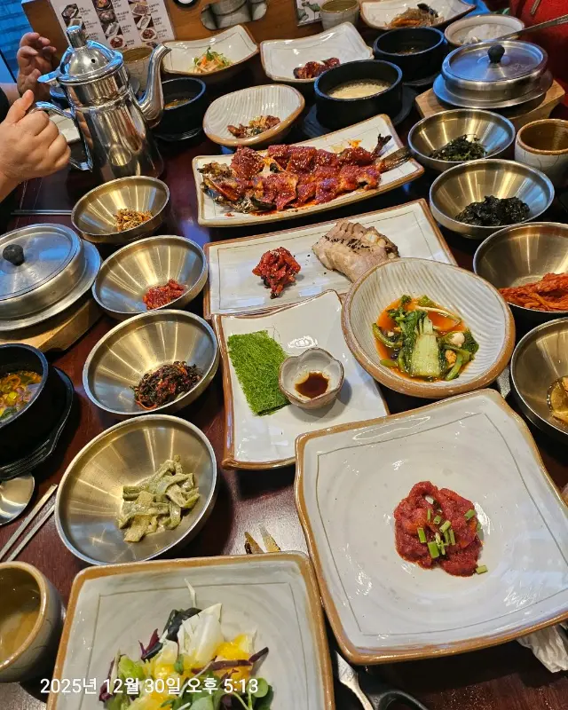 정갈하게 차려진 한 상