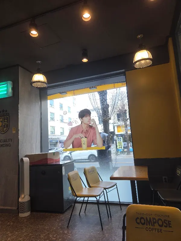 컴포즈커피 내부