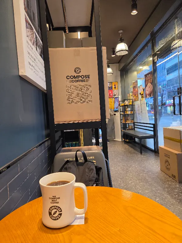 컴포즈커피 내부